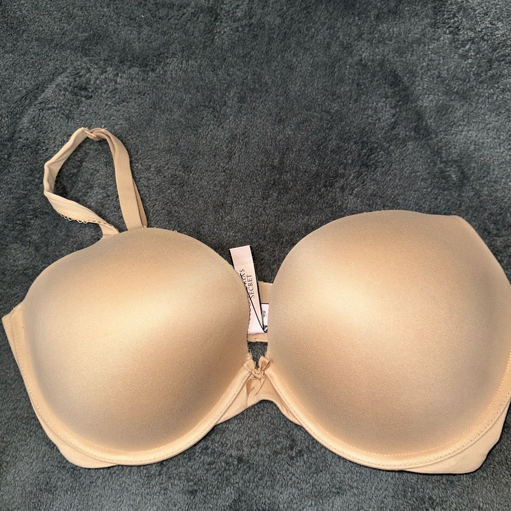 Brand new with tags nude Victoria’s Secret push-up bra 38DD